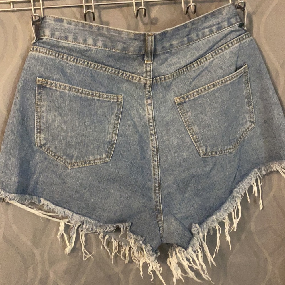 SHEIN DISTRESSED SHORTS | SIZE 1 XL - Picture 5 of 5